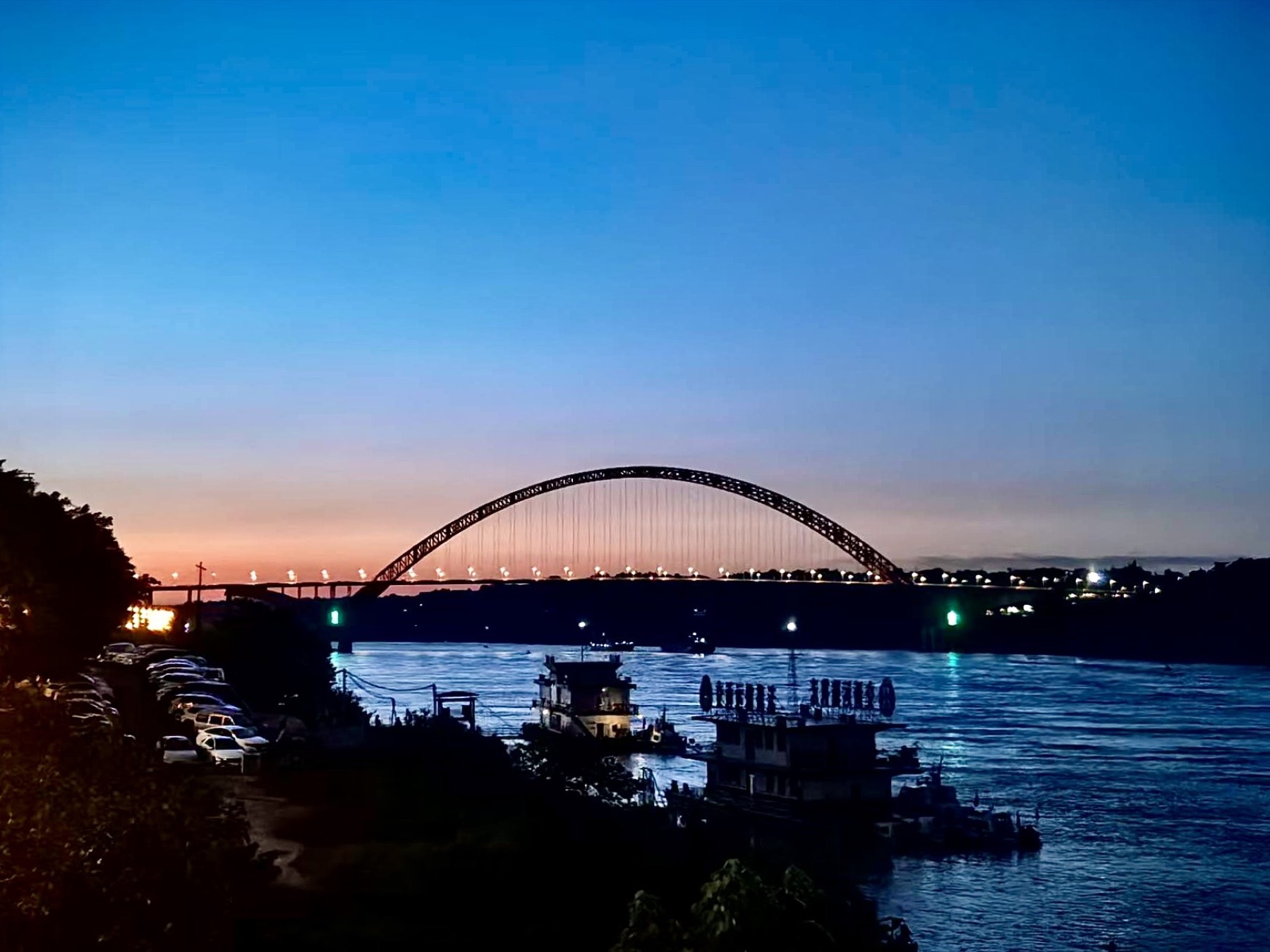 夜色里的合江大桥